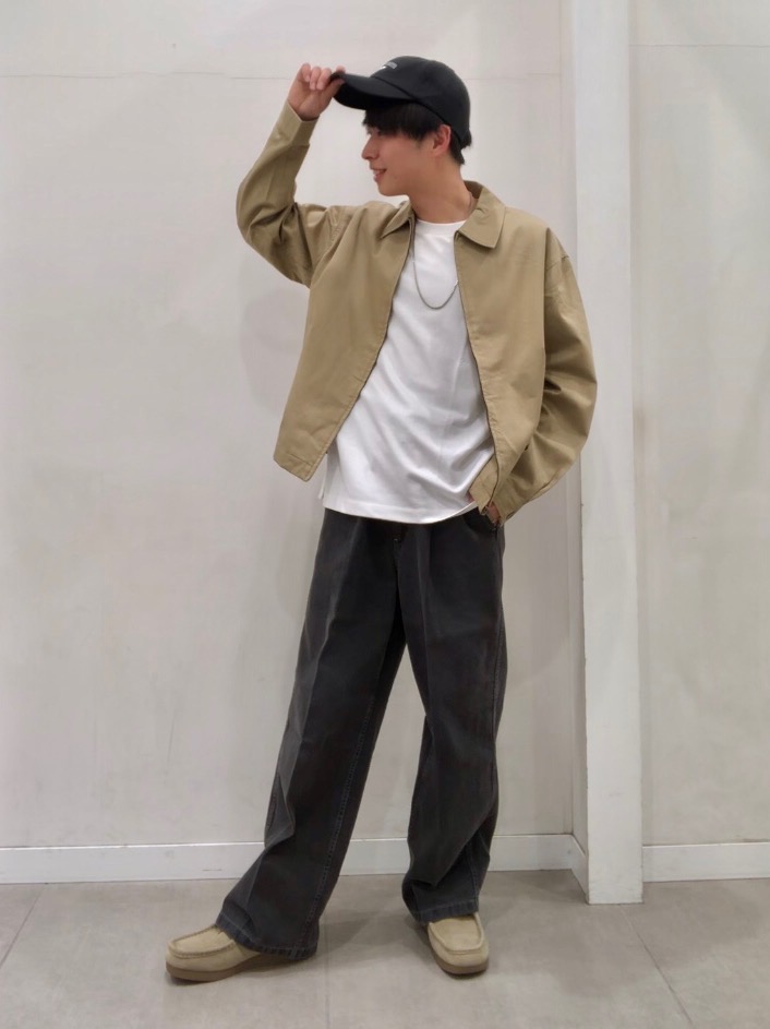 coordinate-1052-blouson-t-shirt-slacks-sneakers