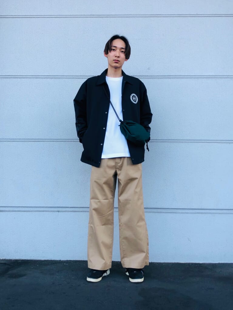 coordinate-1030-coach-jacket-t-shirt-chino-pants-sneakers
